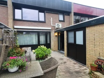 Tussenwoning te koop: Bolwerk 40, Dichters- en Schrijversbuurt Hellevoetsluis