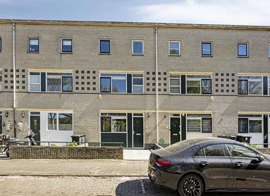 Tussenwoning te koop: Bommelerwaard 8, Groot IJsselmonde Rotterdam