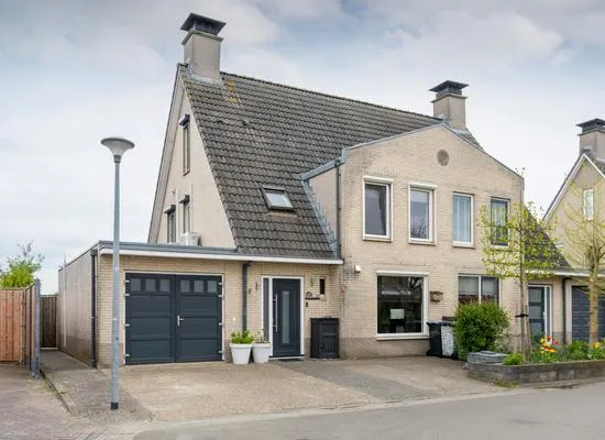 Twee-onder-één-kap te koop: Bonte Specht 27, Emmen