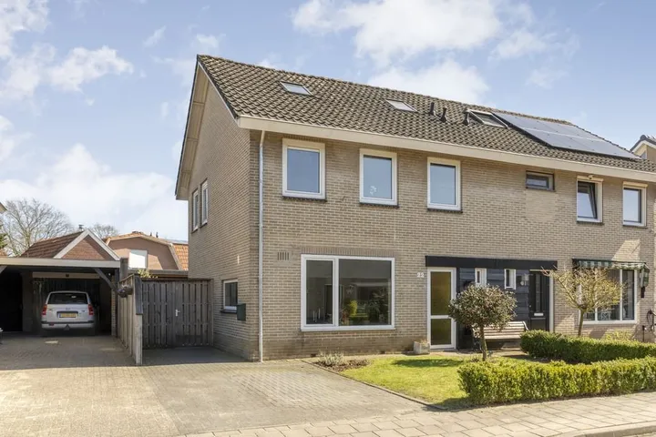 Twee-onder-één-kap te koop: Booijinkstraat 22, Vasse kern Vasse