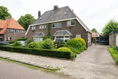 Twee-onder-één-kap te koop: Bornsestraat 176, 't Wilbert Hengelo