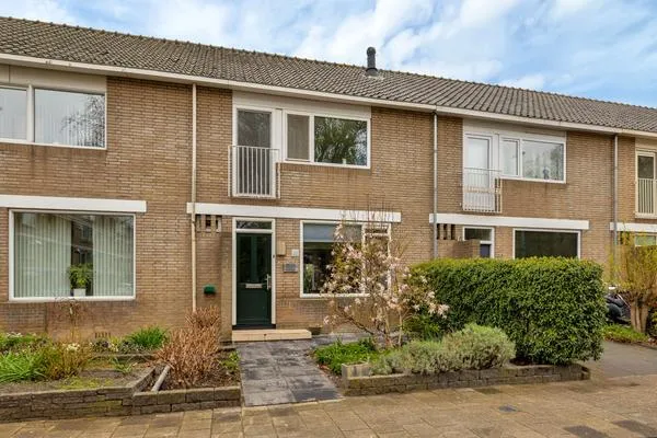 Tussenwoning te koop: Borodinlaan 22, Schiedam