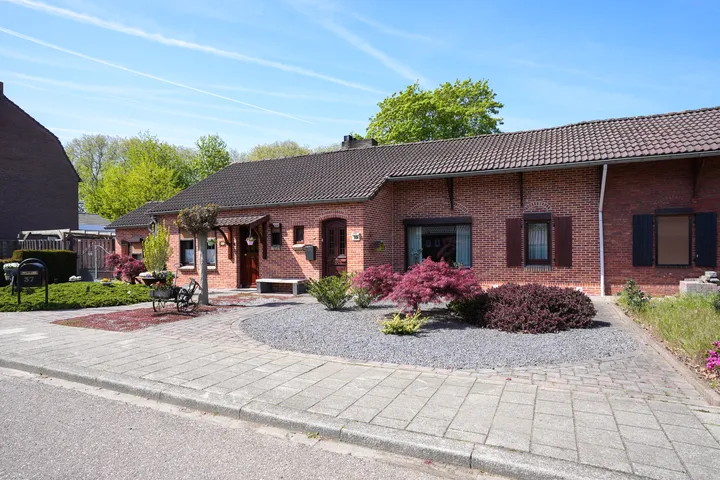 Tussenwoning te koop: Borrekuilstraat 39, Lindenheuvel Geleen