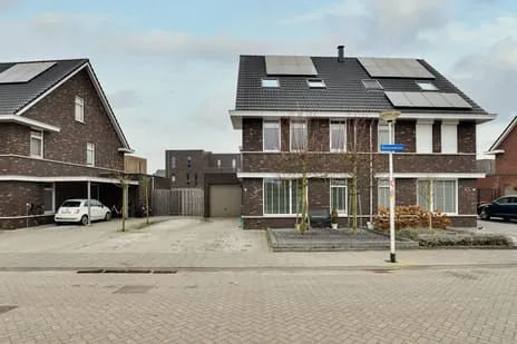 Twee-onder-één-kap te koop: Bosanemoon 70, Assen