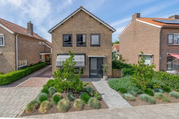 Vrijstaande woning te koop: Bosdreef 42, Dirksland centrum Dirksland