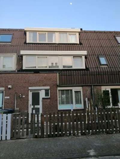 Tussenwoning te koop: Bosgouw 240, Bosgouw, Brongouw en Nijvergouw Almere