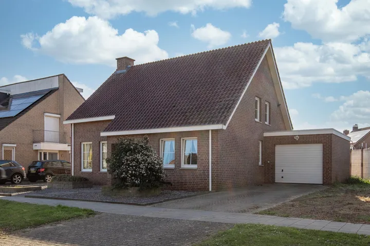 Vrijstaande woning te koop: Bosserhoflaan 2, Maasbracht Maasbracht