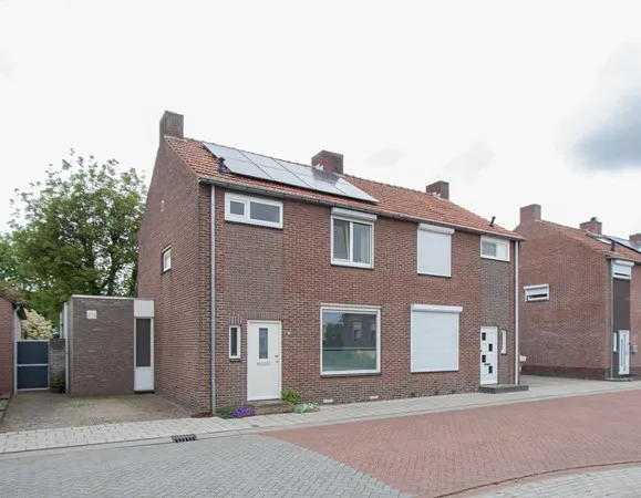 Twee-onder-één-kap te koop: Bosstraat 8, Kern Heibloem Heibloem