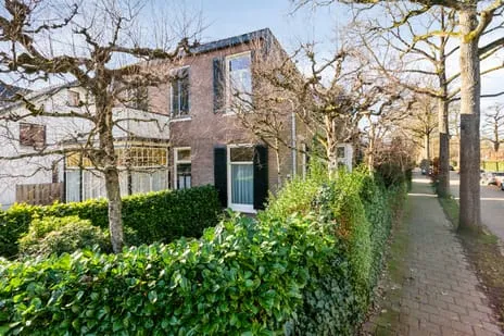 Twee-onder-één-kap te koop: Bosweg 7, Velp-Noord boven spoorlijn Velp (Ge)