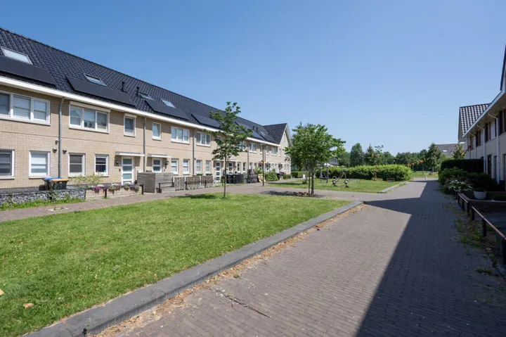 Terraced house for sale: Boterbloemhof 89, Flora Midden Lelystad