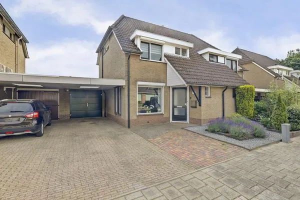 Tussenwoning te koop: Bottelhoek 8, Het Hoog Bemmel
