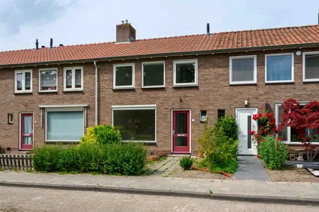 Tussenwoning te koop: Botterstraat 23, Emmeloord-Centrum-Tussen Gracht en Vaart Emmeloord