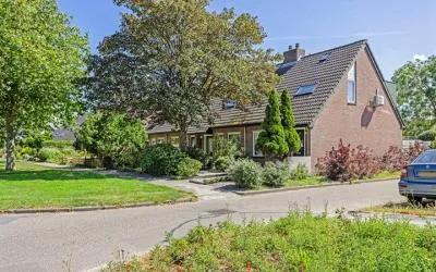 Corner house for sale: Botterweg 2, Oosterpark Harlingen