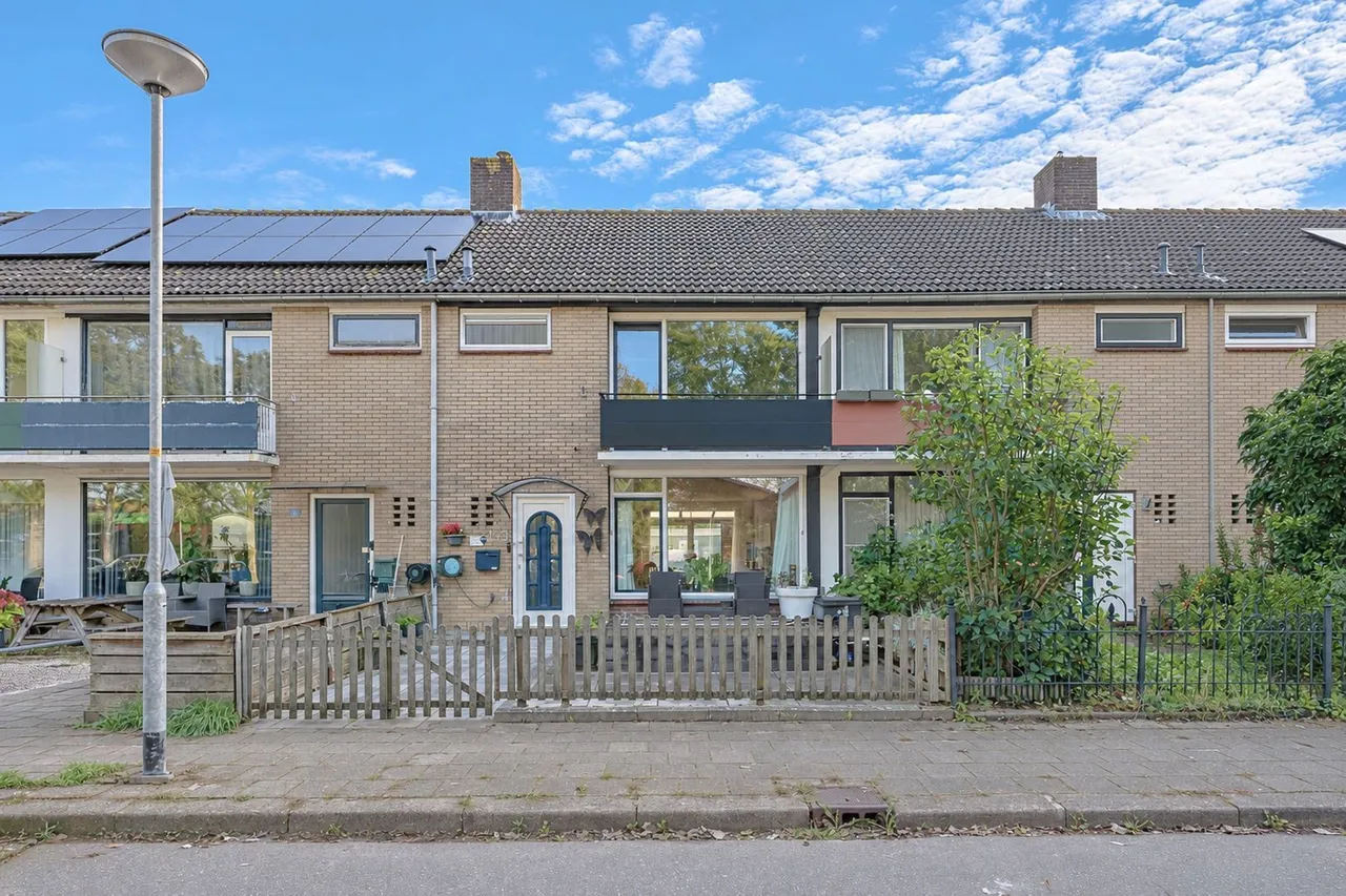 Tussenwoning te koop: Bourgondiëweg 143, Bovenkarspel