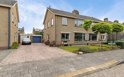 Twee-onder-één-kap te koop: Bouriciuslaan 54, De Singels west Drachten