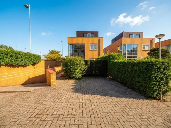 Hoekwoning te huur: Bovenkerkerweg 79F, Kruidenbuurt Amstelveen