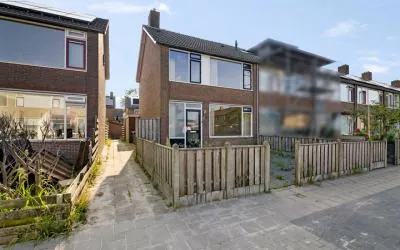 Corner house for sale: Bovenslag 21, Lemmerweg-West Sneek