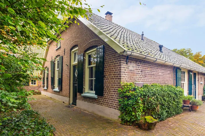 Vrijstaande woning te koop: Bovenstraat 3, Bronkhorst