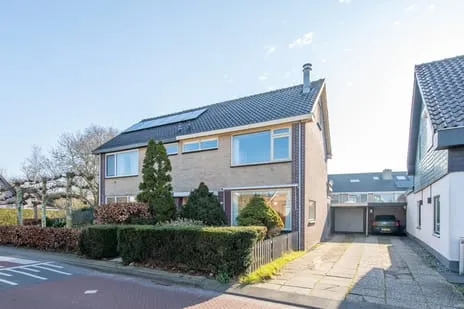 Twee-onder-één-kap te koop: Bovenweg 225, Sint-Pancras kern Sint Pancras