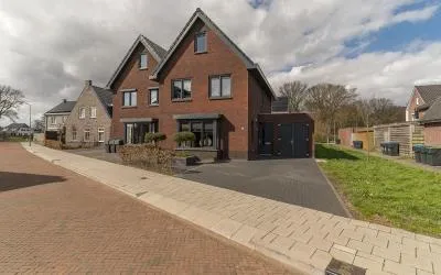 Twee-onder-één-kap te koop: Braambosch 13, Hulshorst Hulshorst