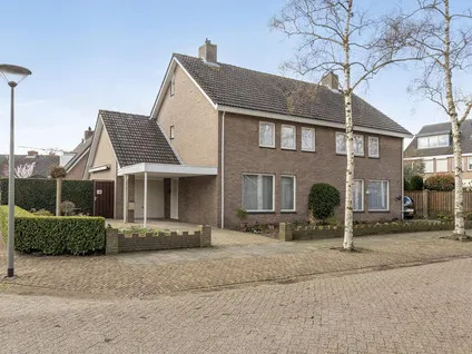 Twee-onder-één-kap te koop: Brabantstraat 17, Herpen