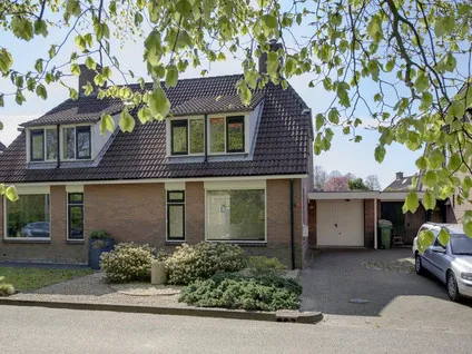 Tussenwoning te koop: Brahmslaan 14, Hoogezand