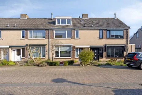 Tussenwoning te koop: Brahmslaan 18, Zwanenbeemd Helmond