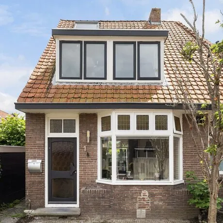 Hoekwoning te koop: Brahmsstraat 1, Leeuwarden