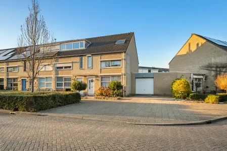 Tussenwoning te koop: Brahmsstraat 121, Paganinibuurt Capelle Aan Den Ijssel