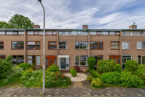Tussenwoning te koop: Brahmsstraat 22, Componistenbuurt Lisse