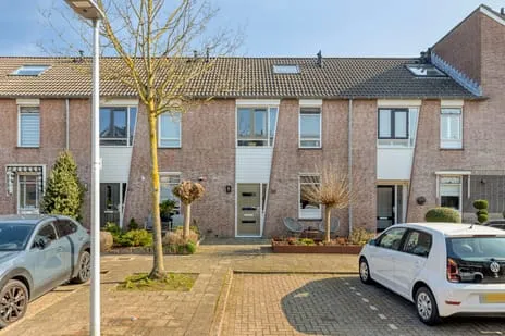 Tussenwoning te koop: Brahmsstraat 30, Barendrecht