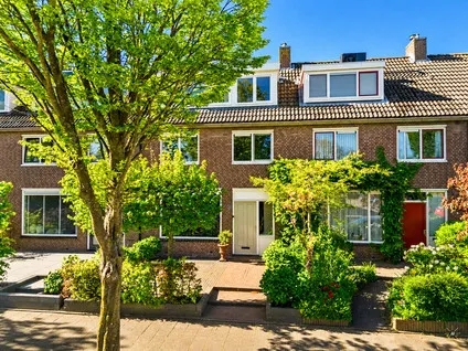 Tussenwoning te koop: Brahmsstraat 44, Componistenbuurt Lisse