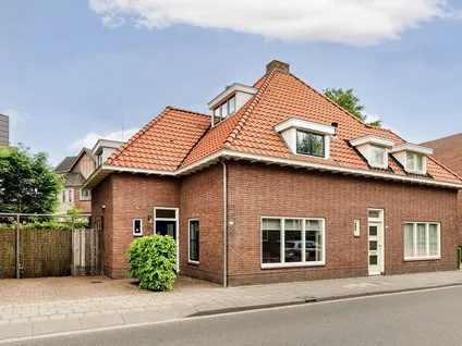 Twee-onder-één-kap te koop: Bram van den Berghstraat 131, Centrum-Zuid Oss