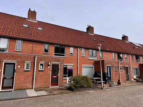 Terraced house for sale: Bramengaarde 35, Gaarden Houten