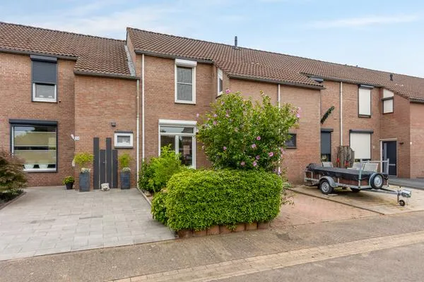 Tussenwoning te koop: Bramertweg 32, Urmond ten oosten van Julianakanaal Urmond