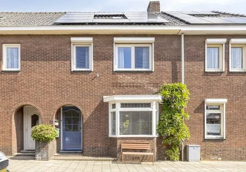 Tussenwoning te koop: Brededwarsstraat 5, Kern Maasniel Roermond