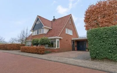 Twee-onder-één-kap te koop: Brederode 11, Verspreide huizen Buren Buren
