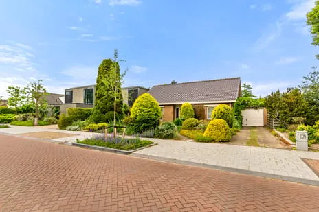 Vrijstaande woning te koop: Brederodelaan 18, Warande Beverwijk