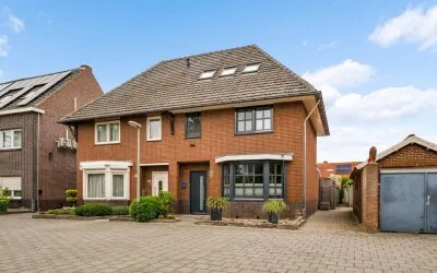 Twee-onder-één-kap te koop: Bredeweg 111, Kern Maasniel Roermond