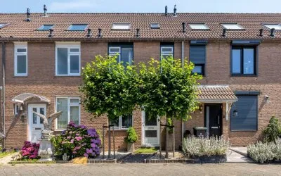 Terraced house for sale: Breedewaij 28, Wielwijk-zuid Hardinxveld-Giessendam