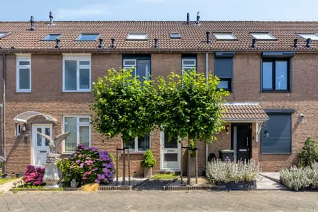 Tussenwoning te koop: Breedewaij 28, Wielwijk-zuid Hardinxveld-Giessendam