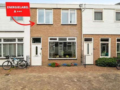 Terraced house for sale: Breewaterstraat 36, Centrum Den Helder