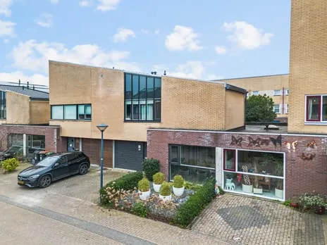 Tussenwoning te koop: Breitnerhof 135, Kersenboogerd-Zuid - Buurt 33 06 Hoorn
