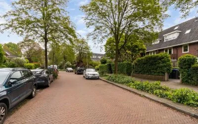 Tussenwoning te koop: Bremstraat 18, Bloemenbuurt Bussum