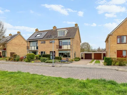Twee-onder-één-kap te koop: Bremstraat 185, Duinbuurt Den Helder