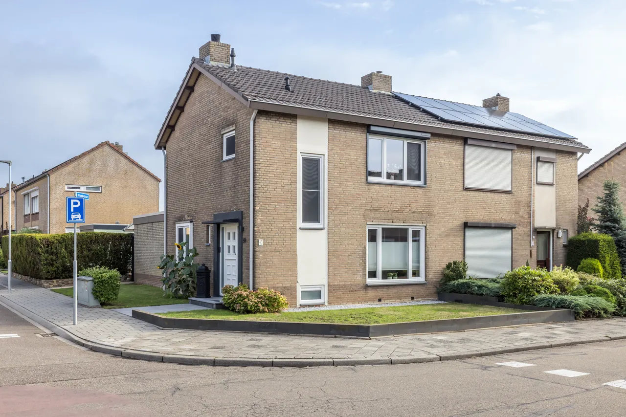 Twee-onder-één-kap te koop: Briandstraat 59, Landgraaf