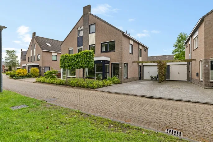 Tussenwoning te koop: Briljantstoep 77, De Stoepen Assen