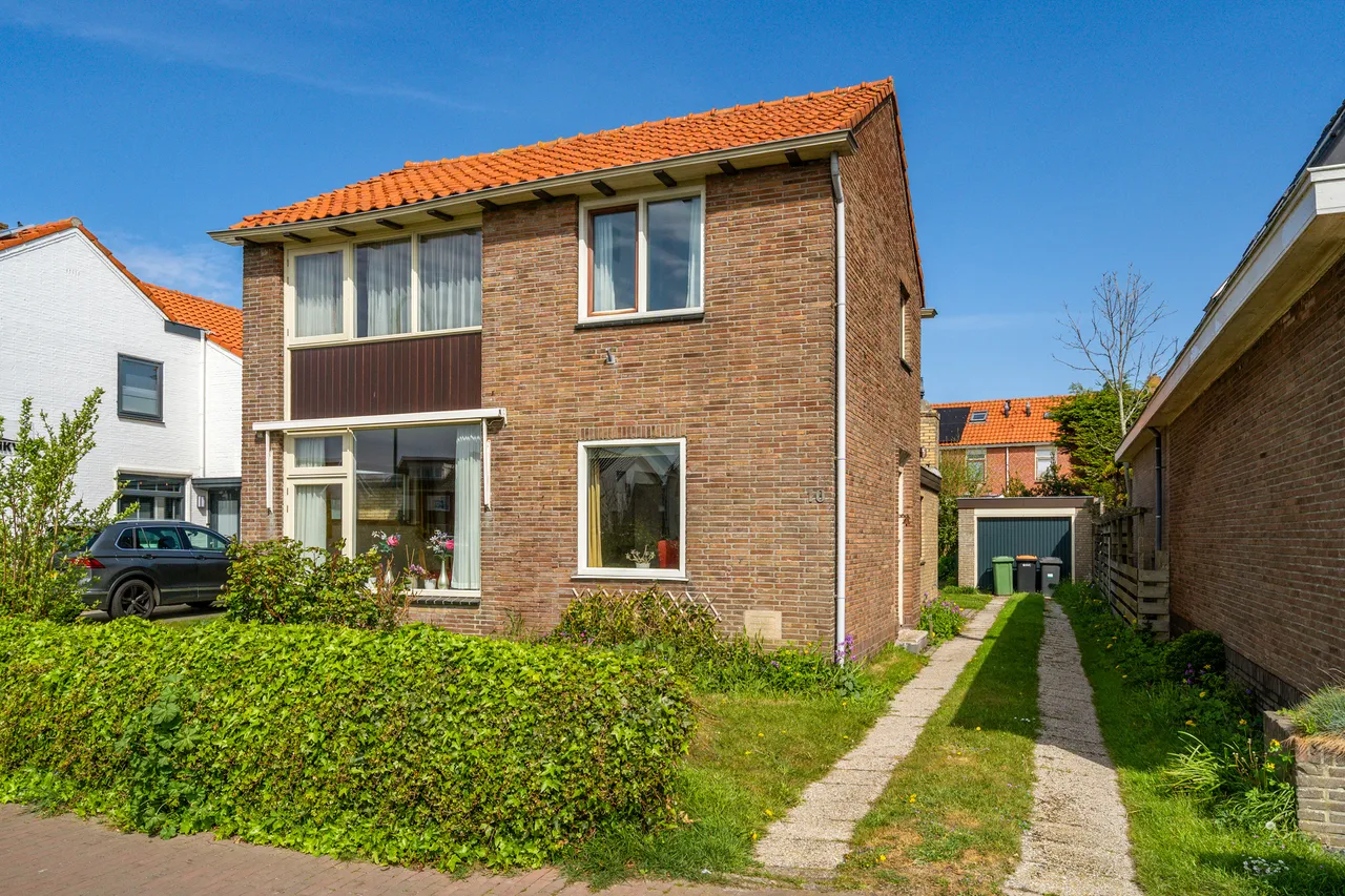 Twee-onder-één-kap te koop: Brink 10, De Koog