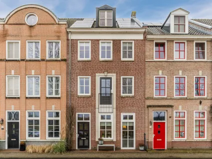 Tussenwoning te koop: Broederwal 67, De Veste Helmond