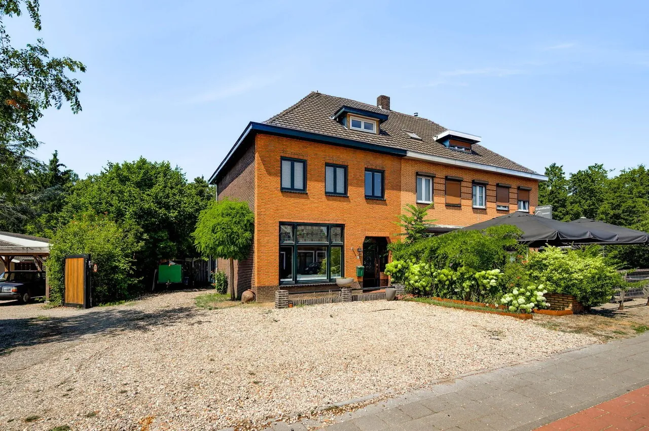 Twee-onder-één-kap te koop: Broekhin Zuid 65, Roermond